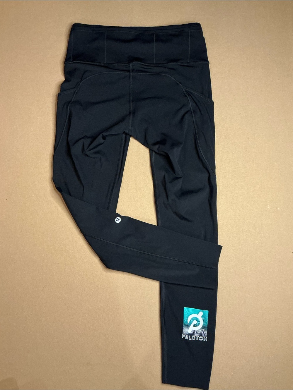 Lululemon x Peloton co-branded high rise leggings with pockets! Like new size 6